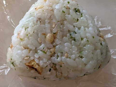 青のりと天かすのおにぎり